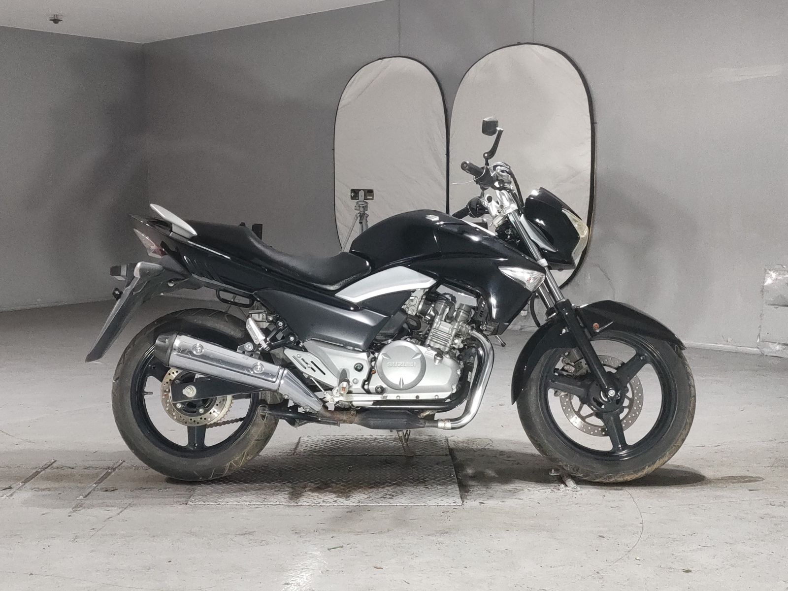 Suzuki GSR250
