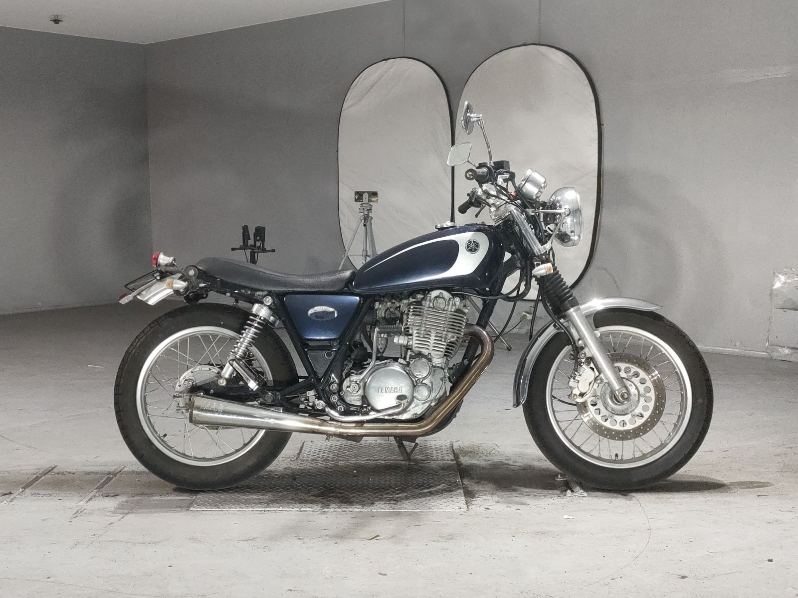 Yamaha SR400-1