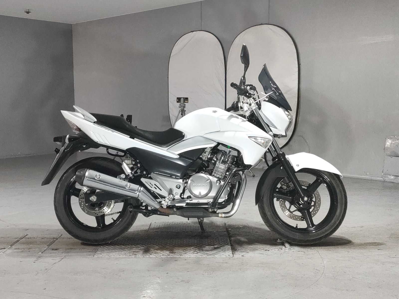 Suzuki GSR250