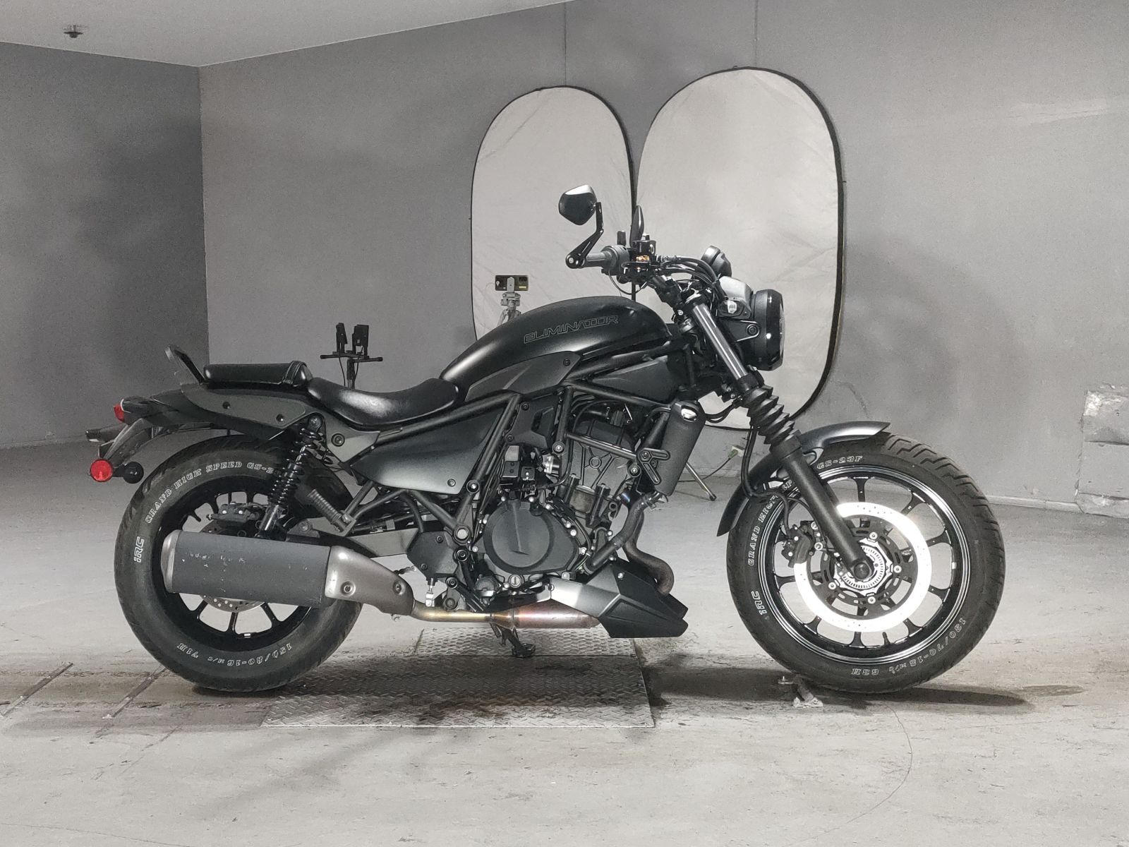 Kawasaki ELIMINATOR 400-1