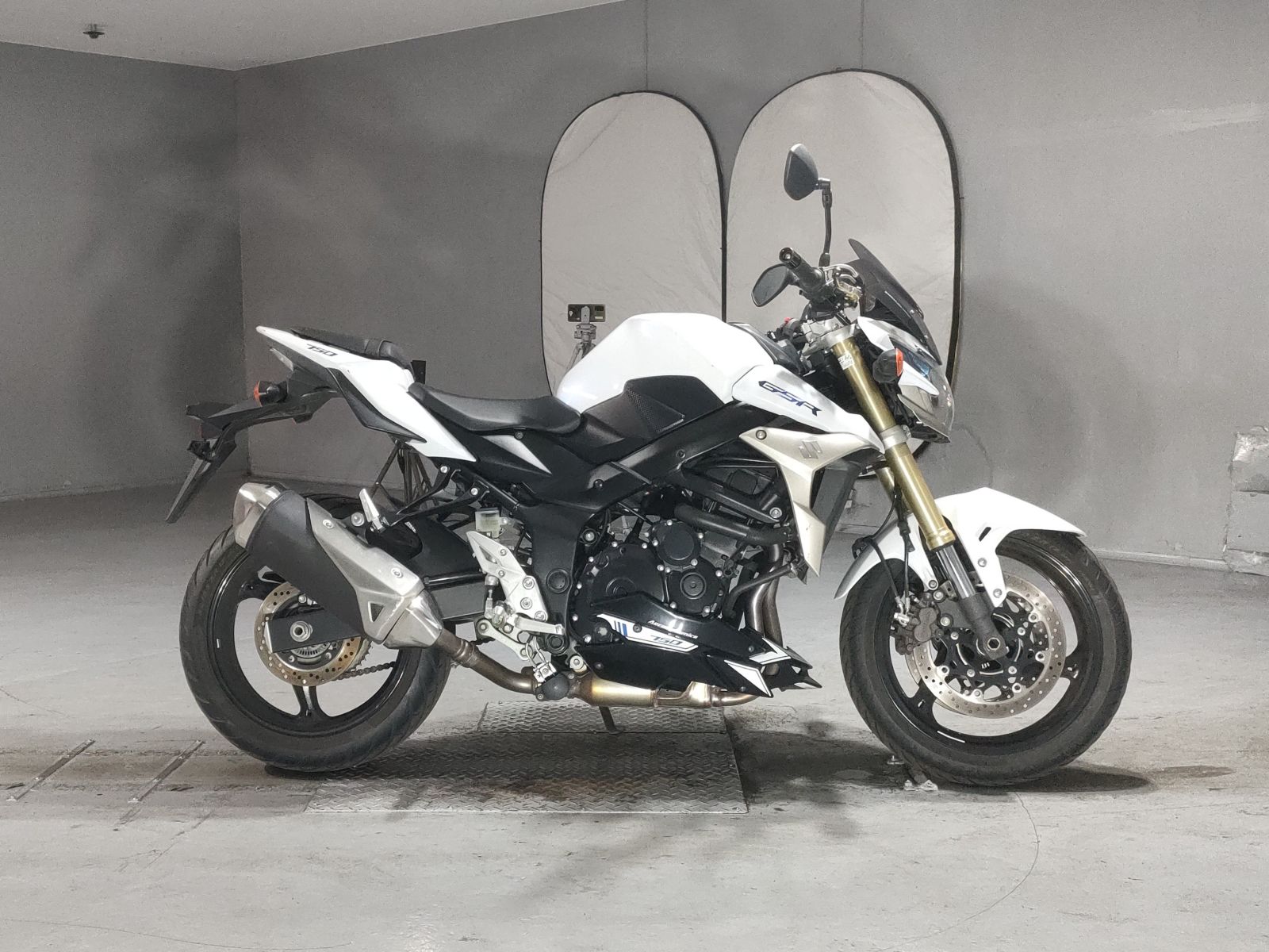 Suzuki GSR750