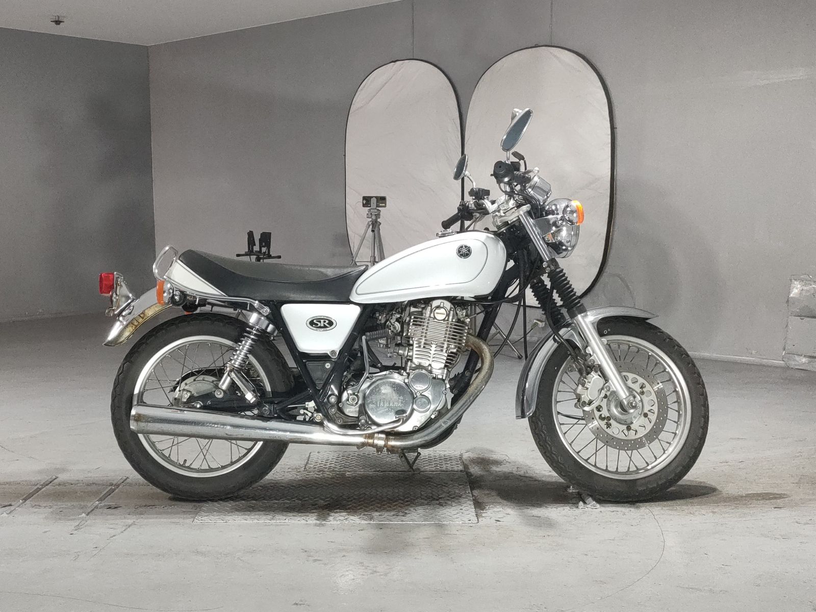 Yamaha SR400-1