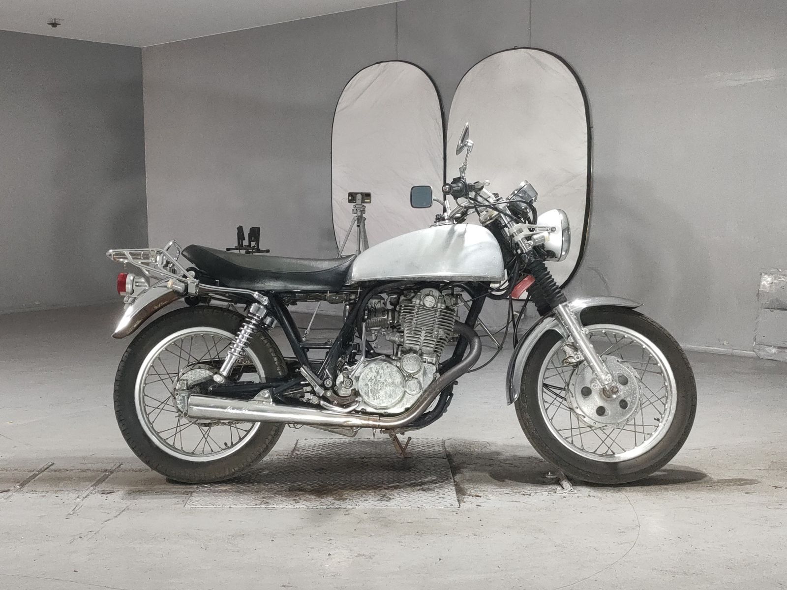 Yamaha SR400-1
