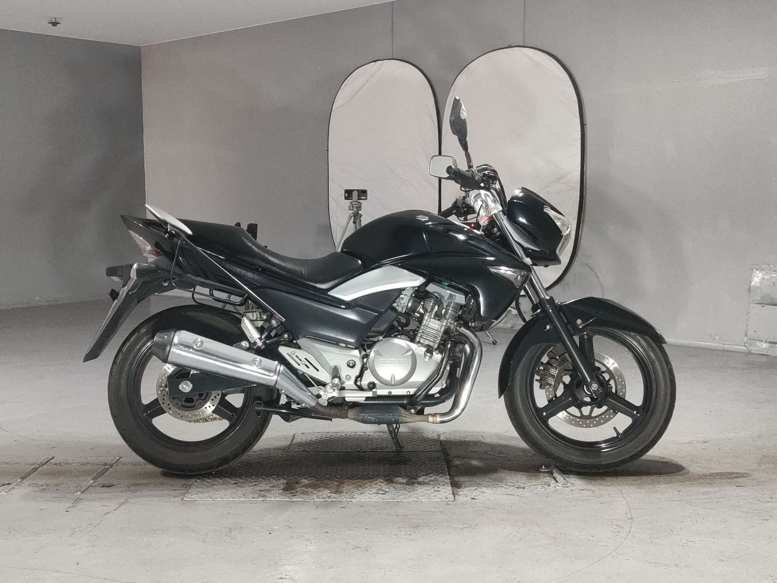 Suzuki GSR250