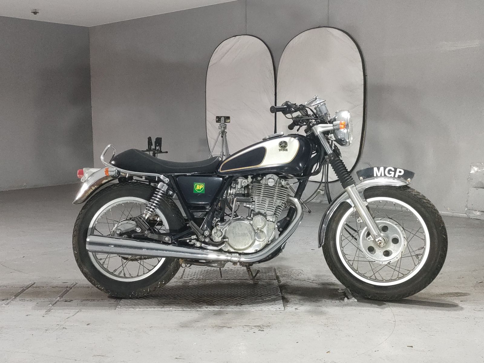 Yamaha SR400-1