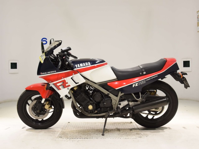 Yamaha FZ750
