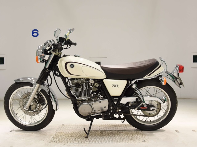 Yamaha SR400-4