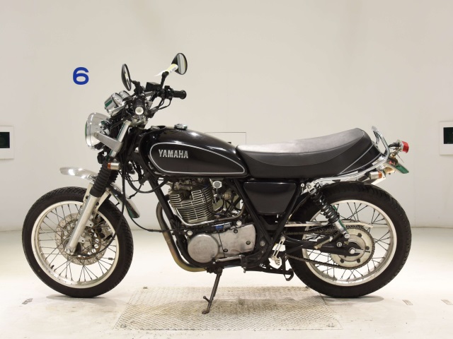 Yamaha SR400-3