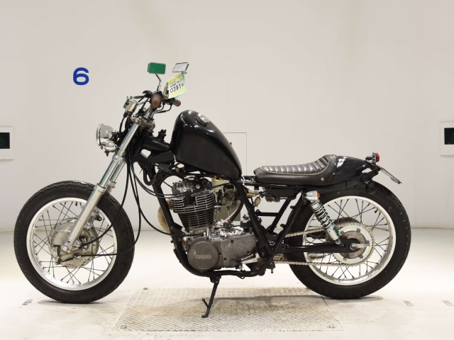 Yamaha SR400-2