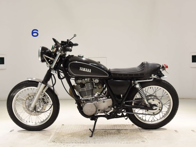 Yamaha SR400-3