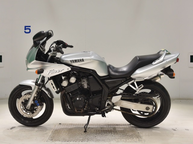 Yamaha FZS600 FEATHER