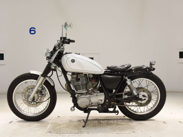 Yamaha SR400-3