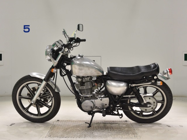 Yamaha SR400-3