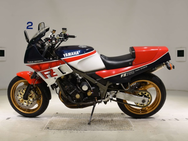 Yamaha FZ750