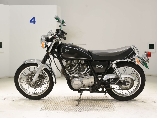 Yamaha SR400-3