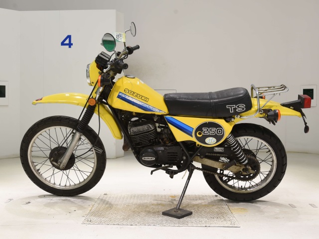 Suzuki TS250