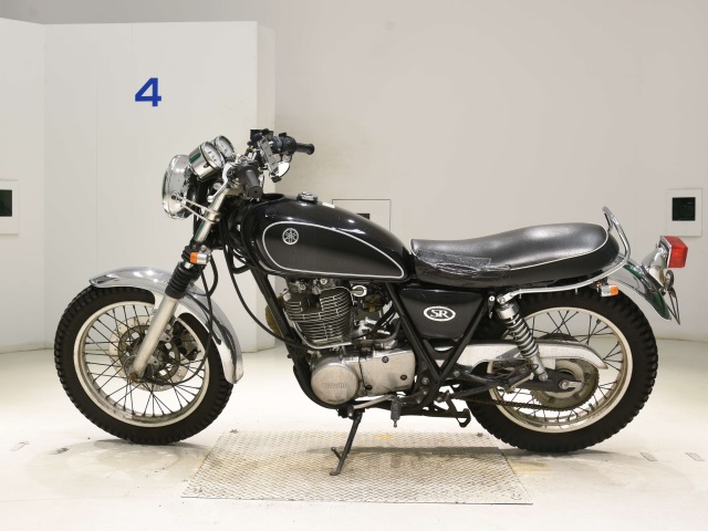 Yamaha SR400-3