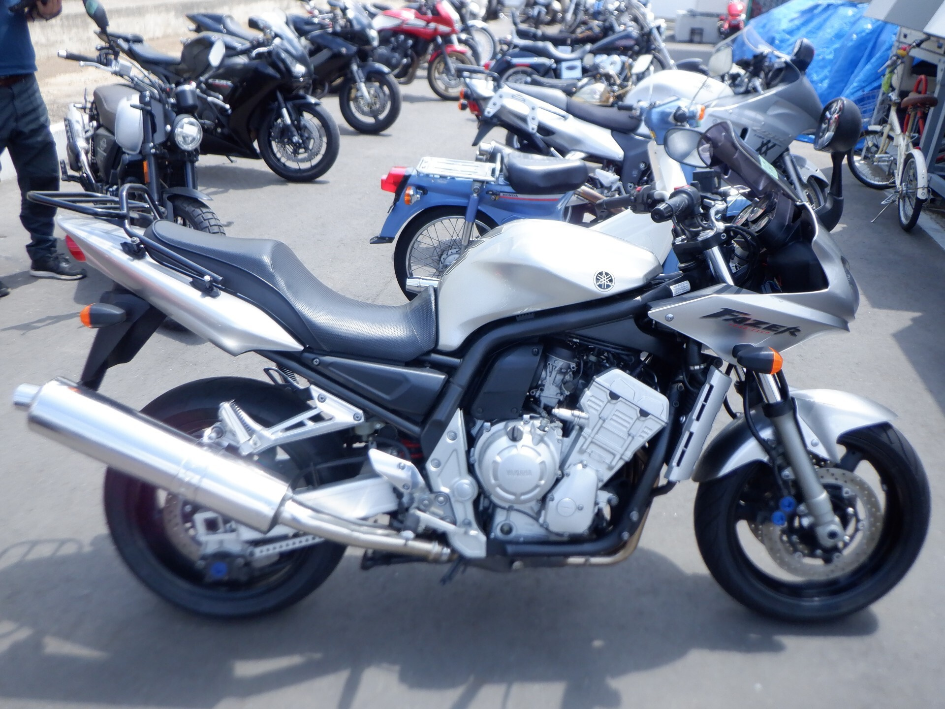 Yamaha FZS1000 FEATHER