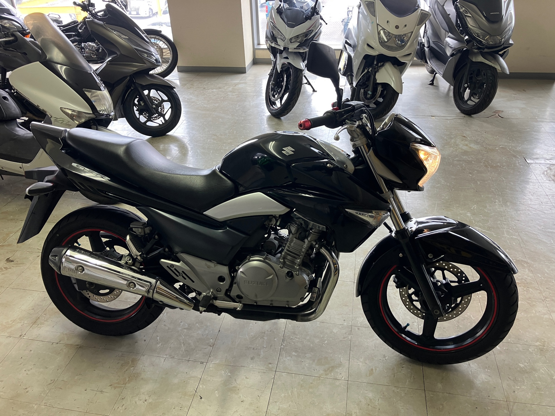 Suzuki GSR250