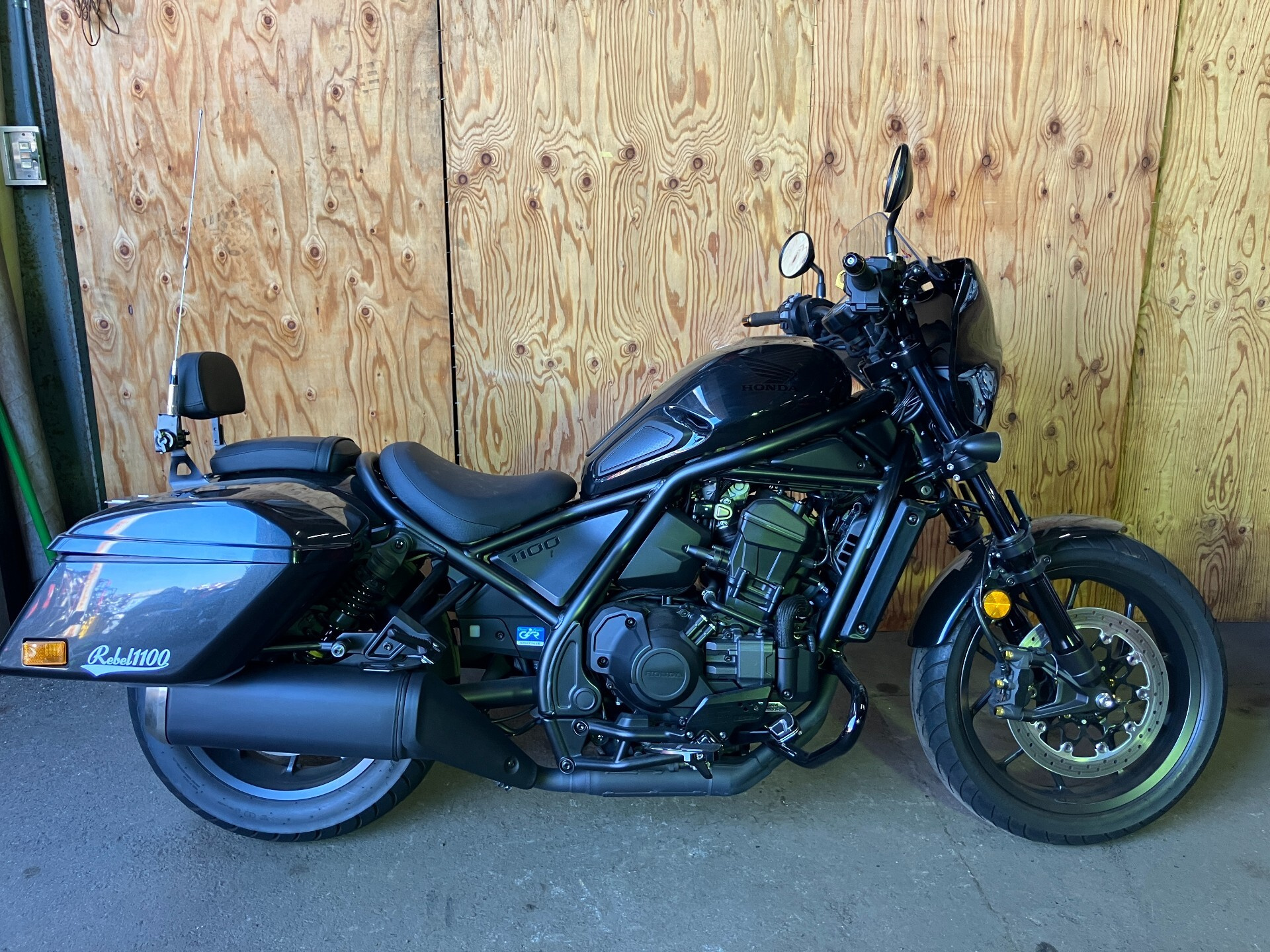 OTHER REBEL 1100T DCT