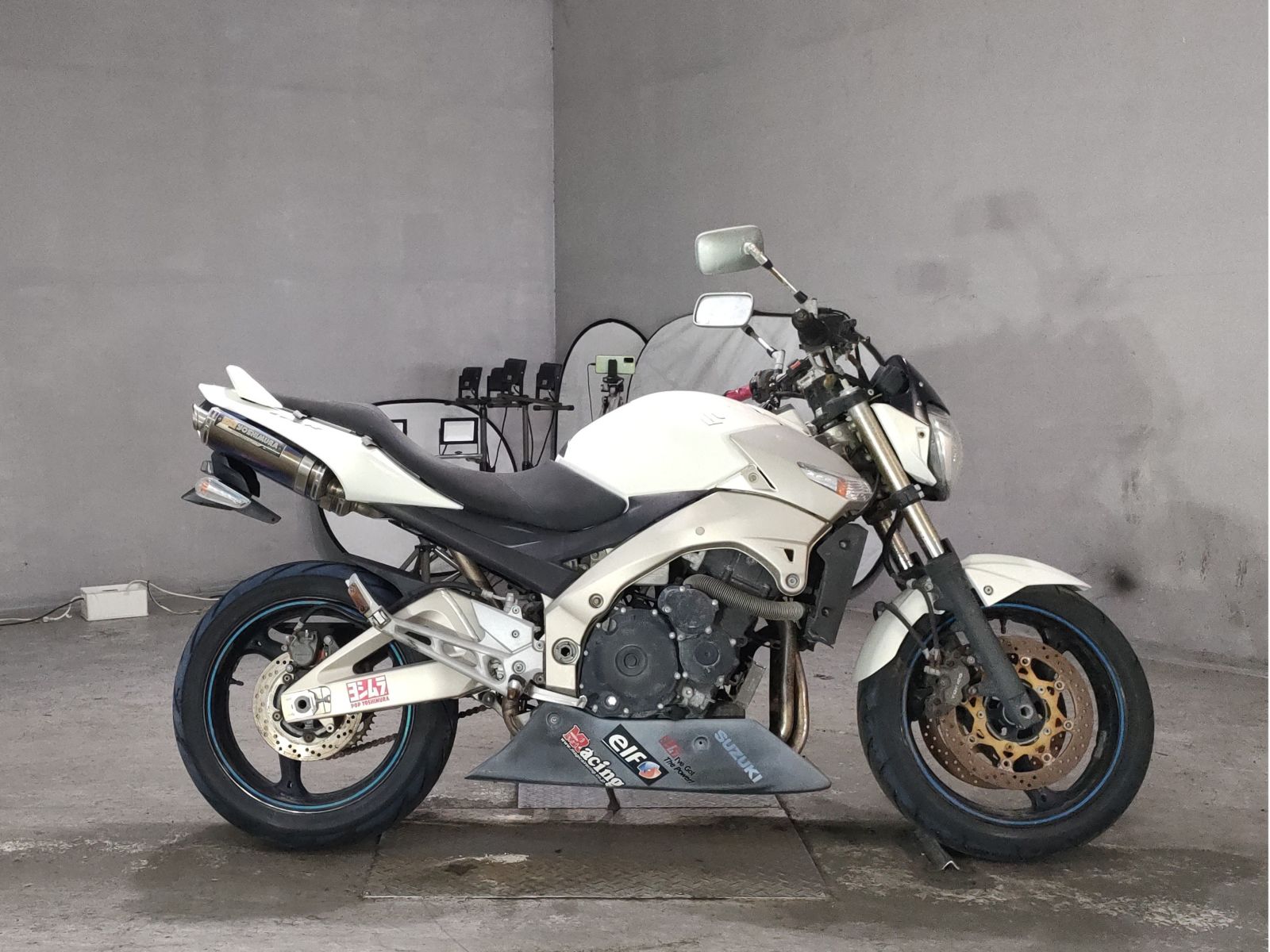Suzuki GSR400