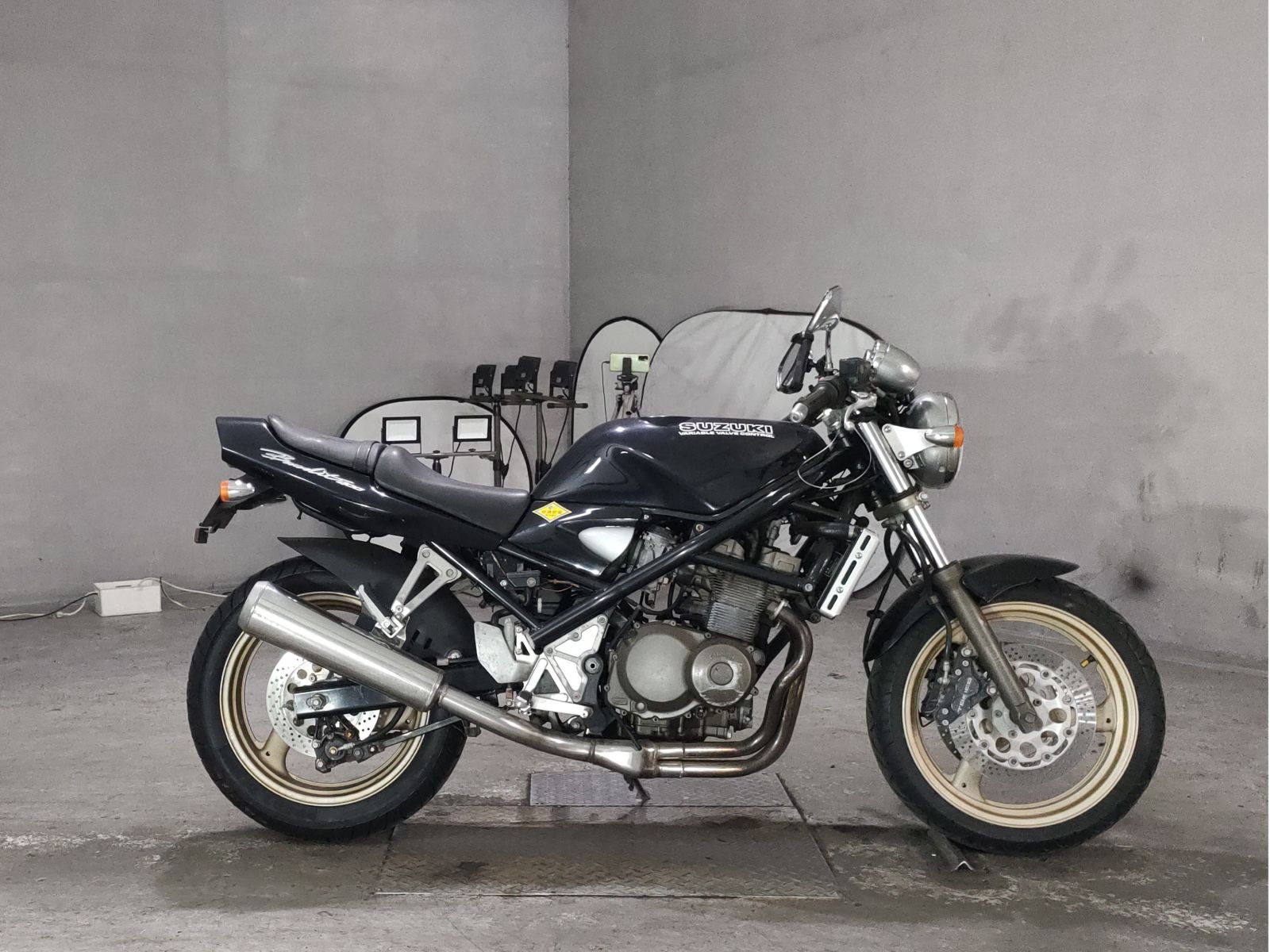 Suzuki BANDIT400-1