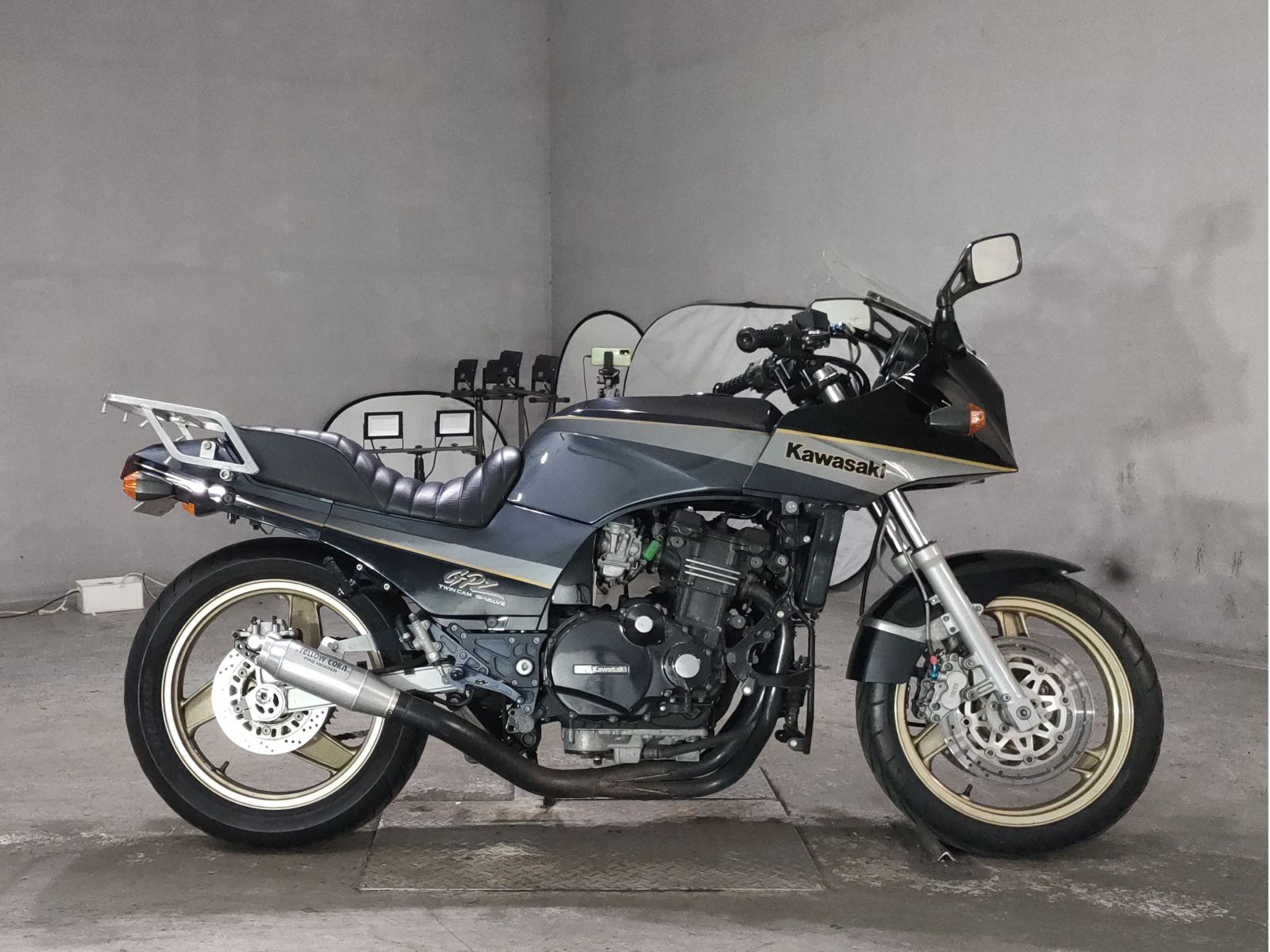 Kawasaki GPZ900R