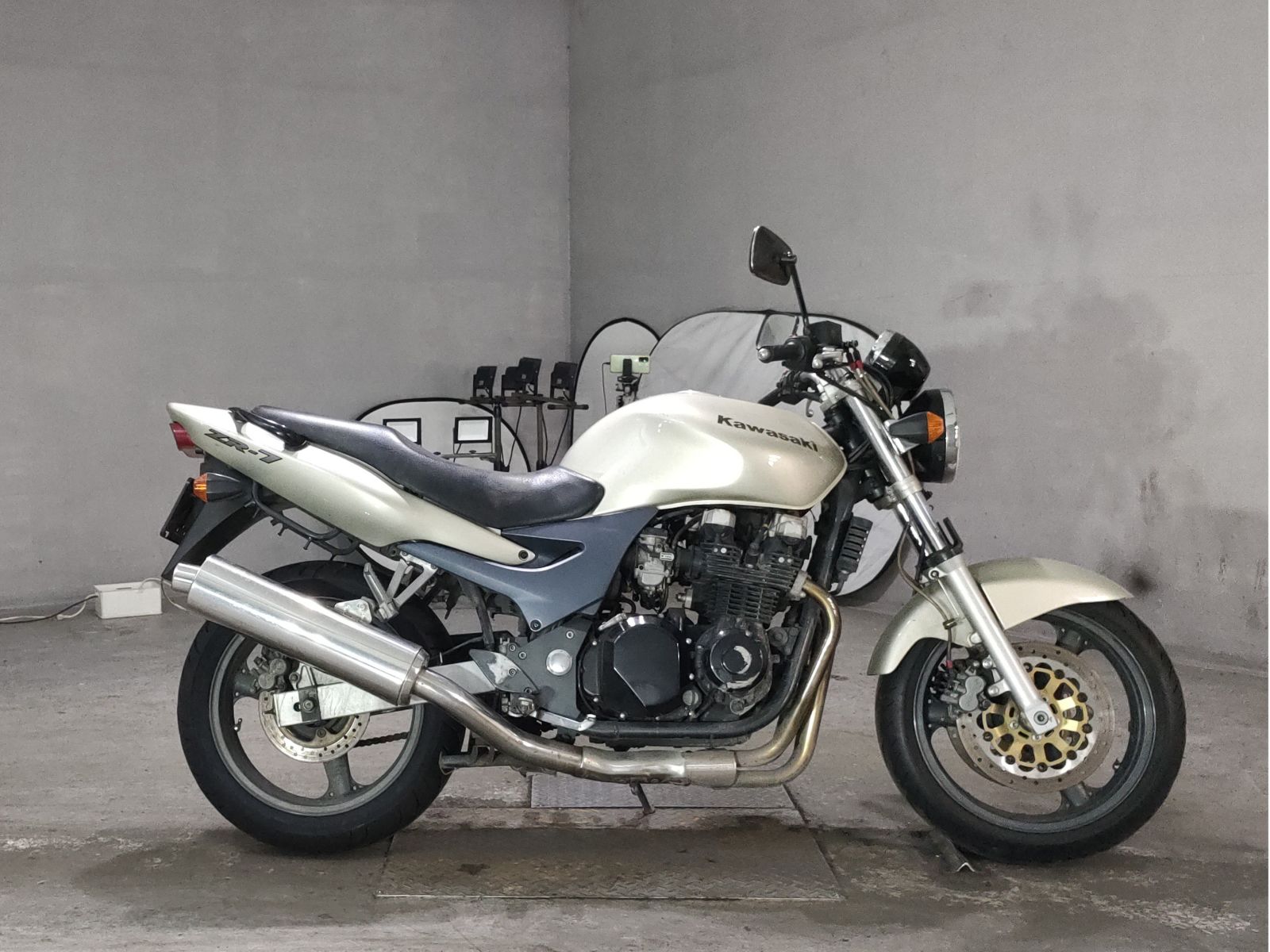 Kawasaki ZR-7