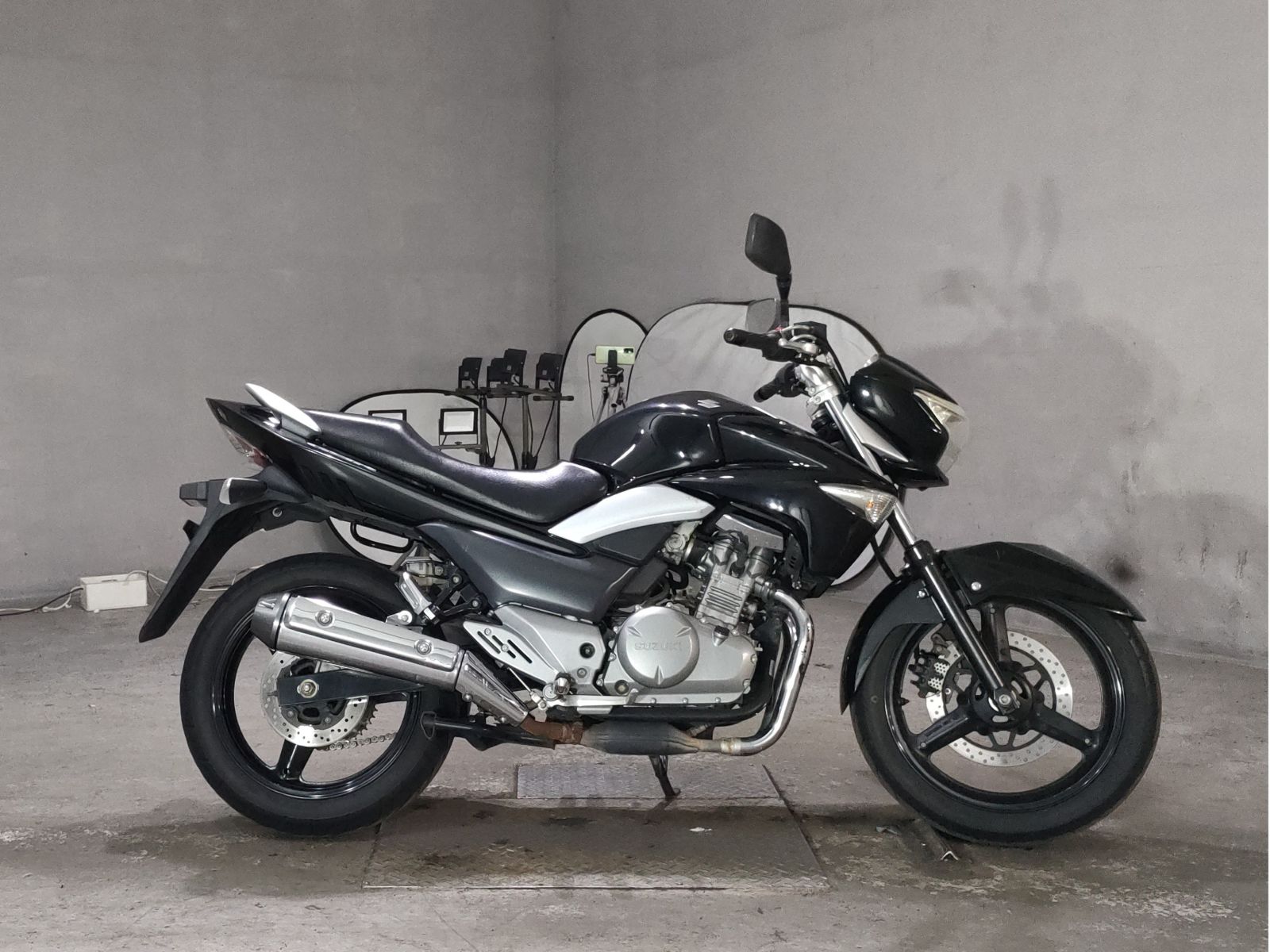 Suzuki GSR250