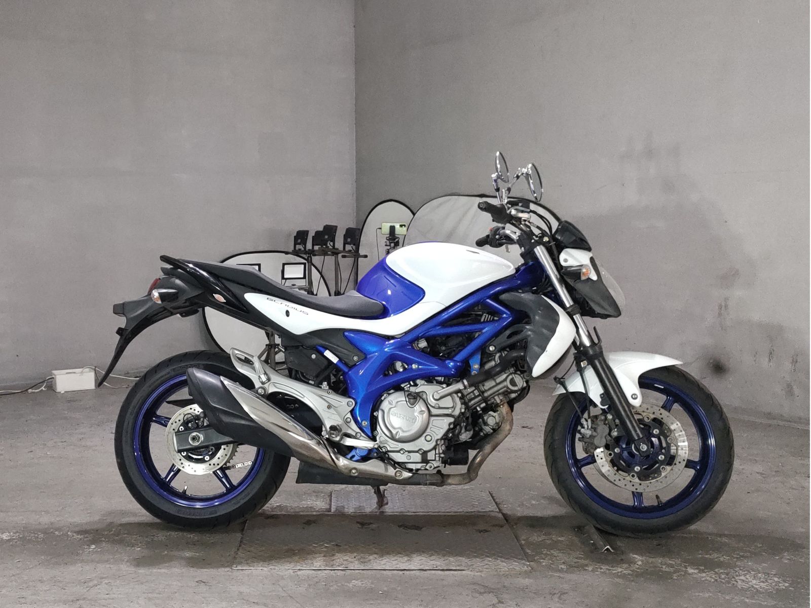 Suzuki GLADIUS400