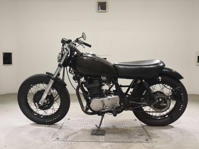 Yamaha SR400-2