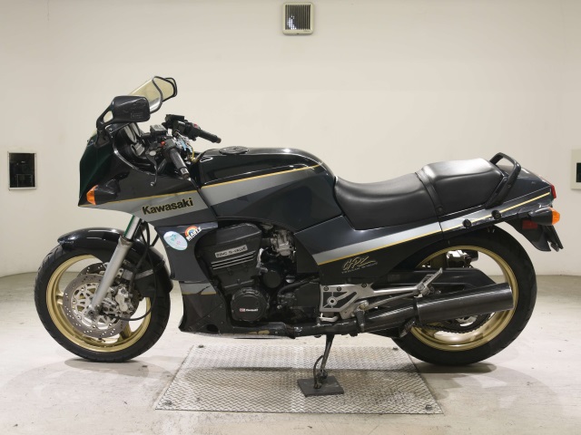 Kawasaki GPZ900R