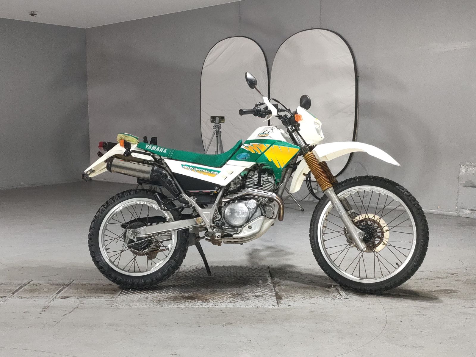 Yamaha SEROW 225