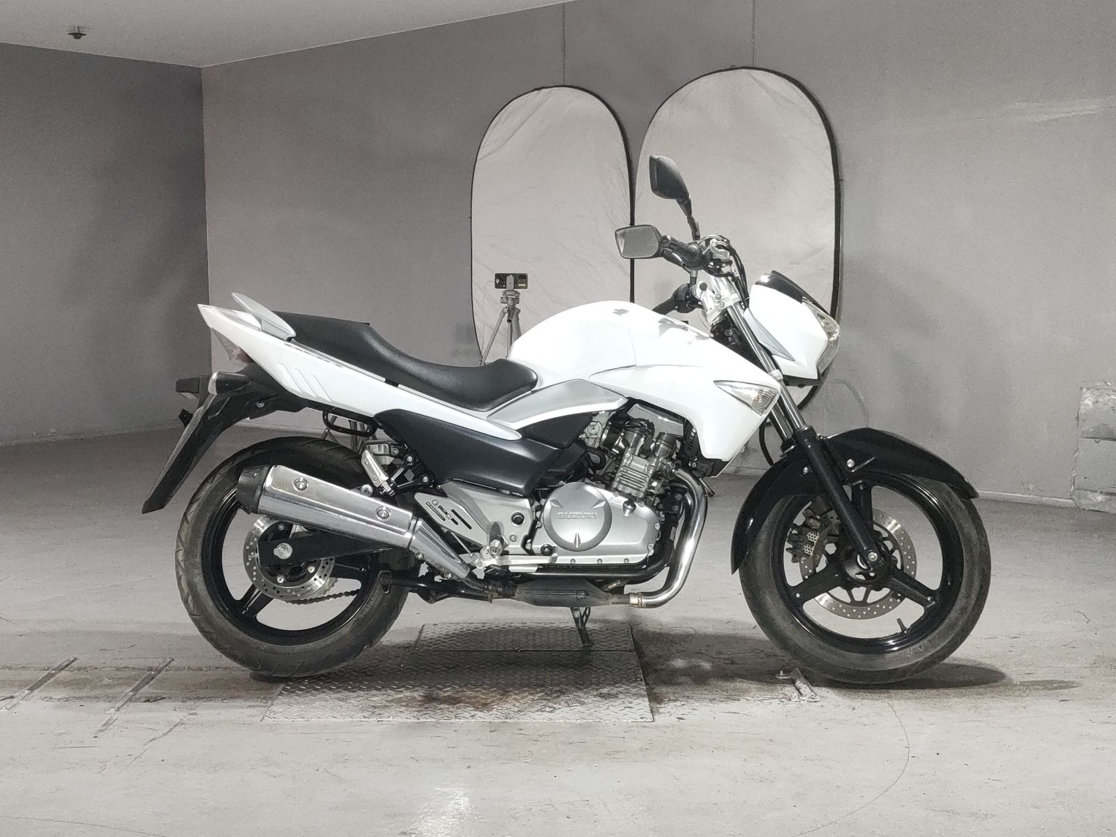 Suzuki GSR250