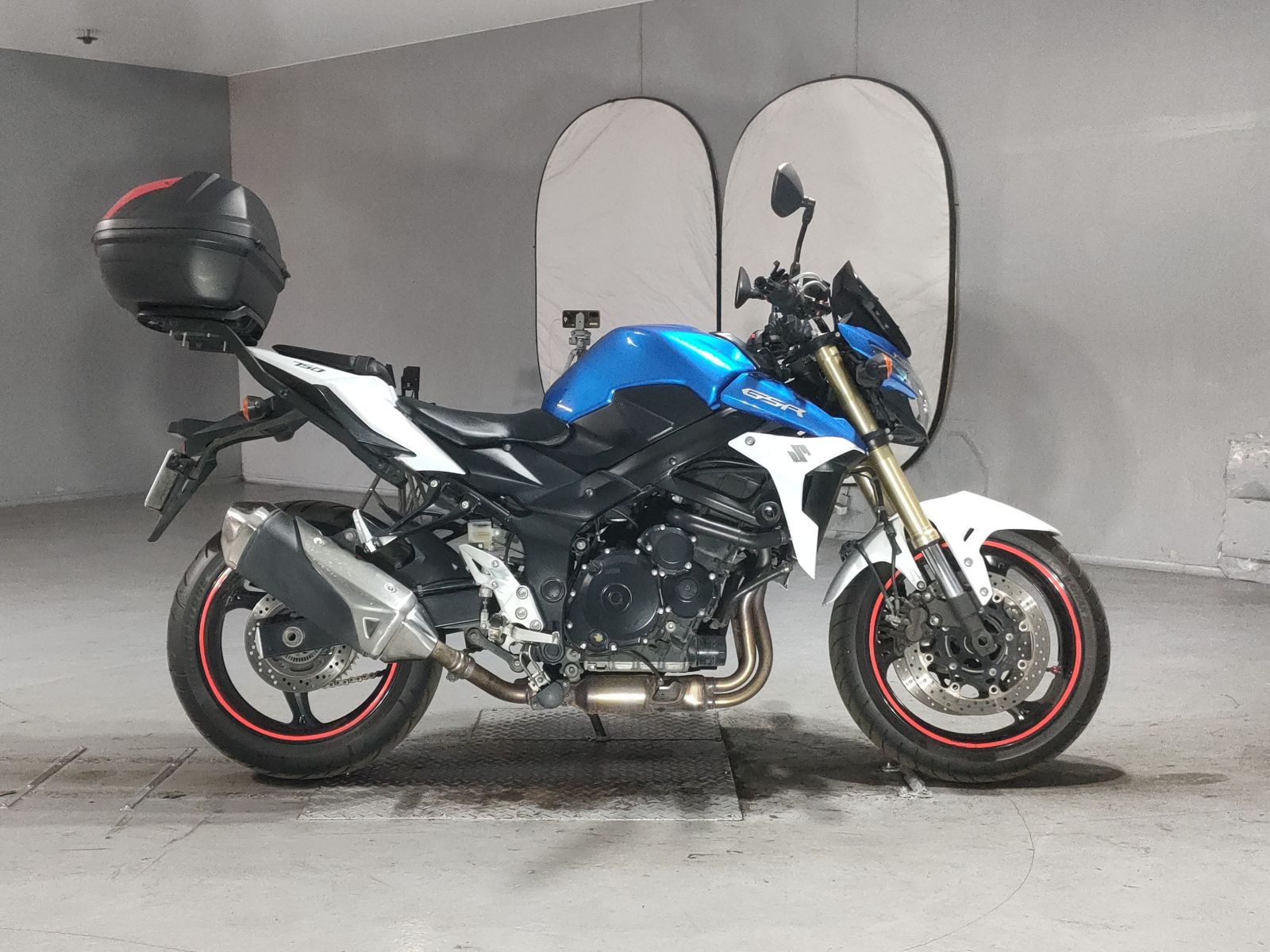 Suzuki GSR750