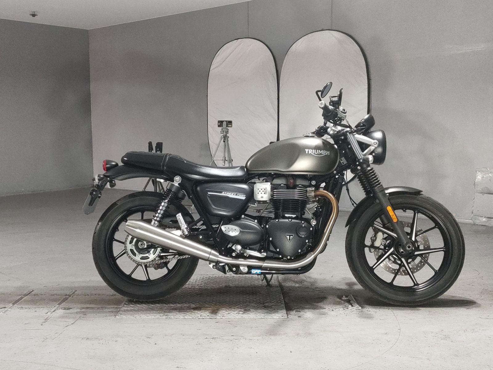 OTHER TRIUMPH STREET TWIN