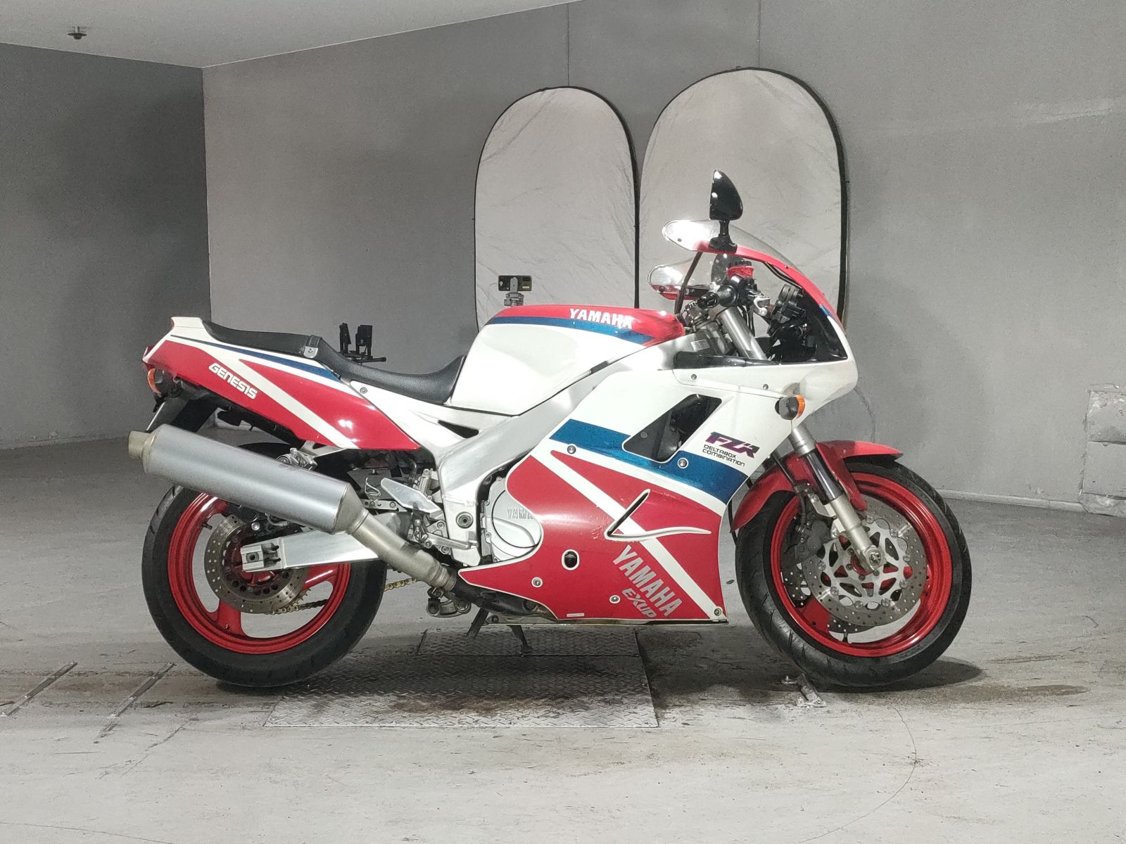 Yamaha FZR1000