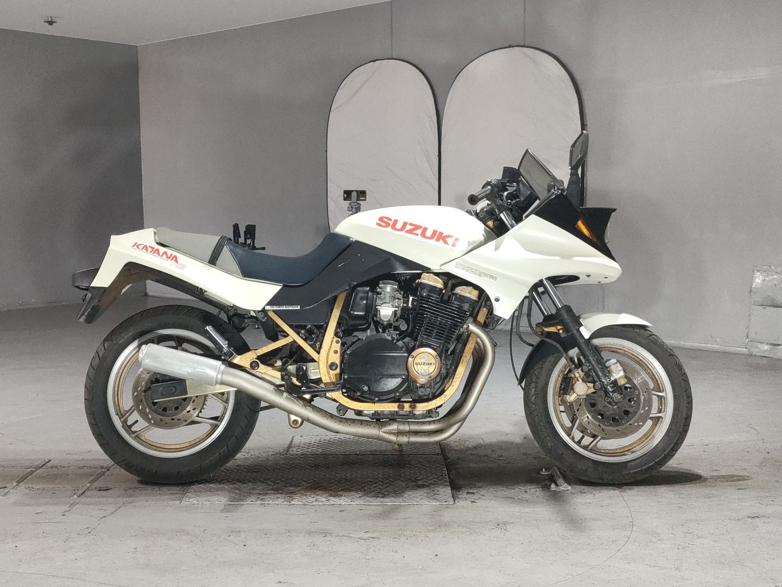 Suzuki GSX750S KATANA