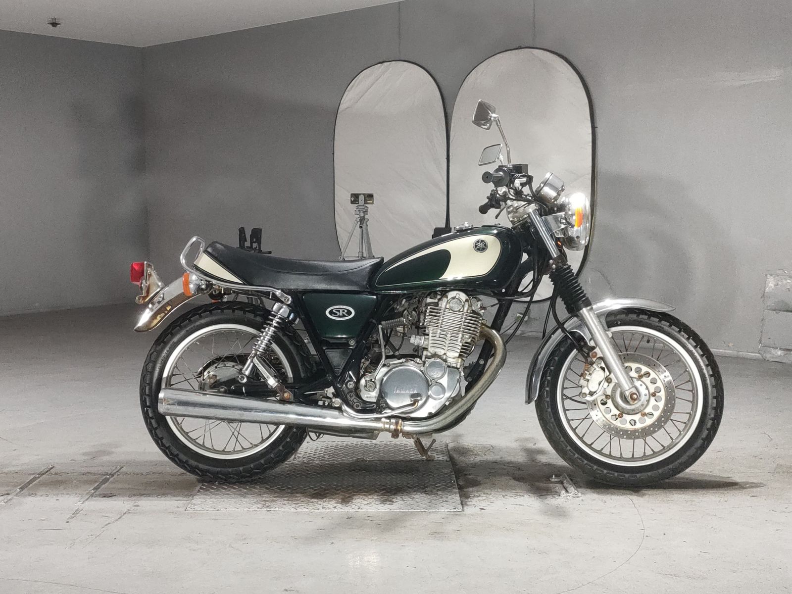 Yamaha SR400-1