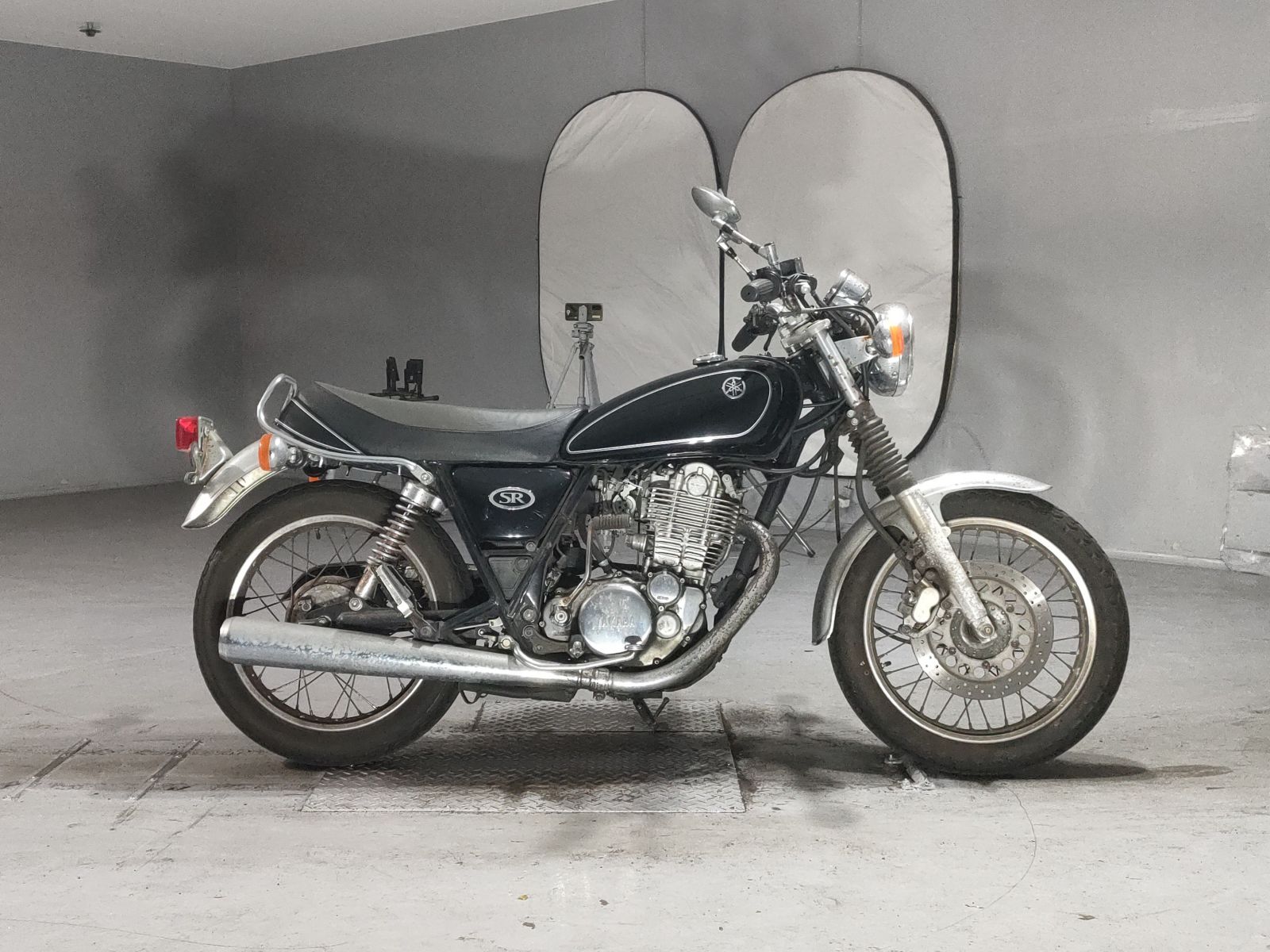 Yamaha SR400-1