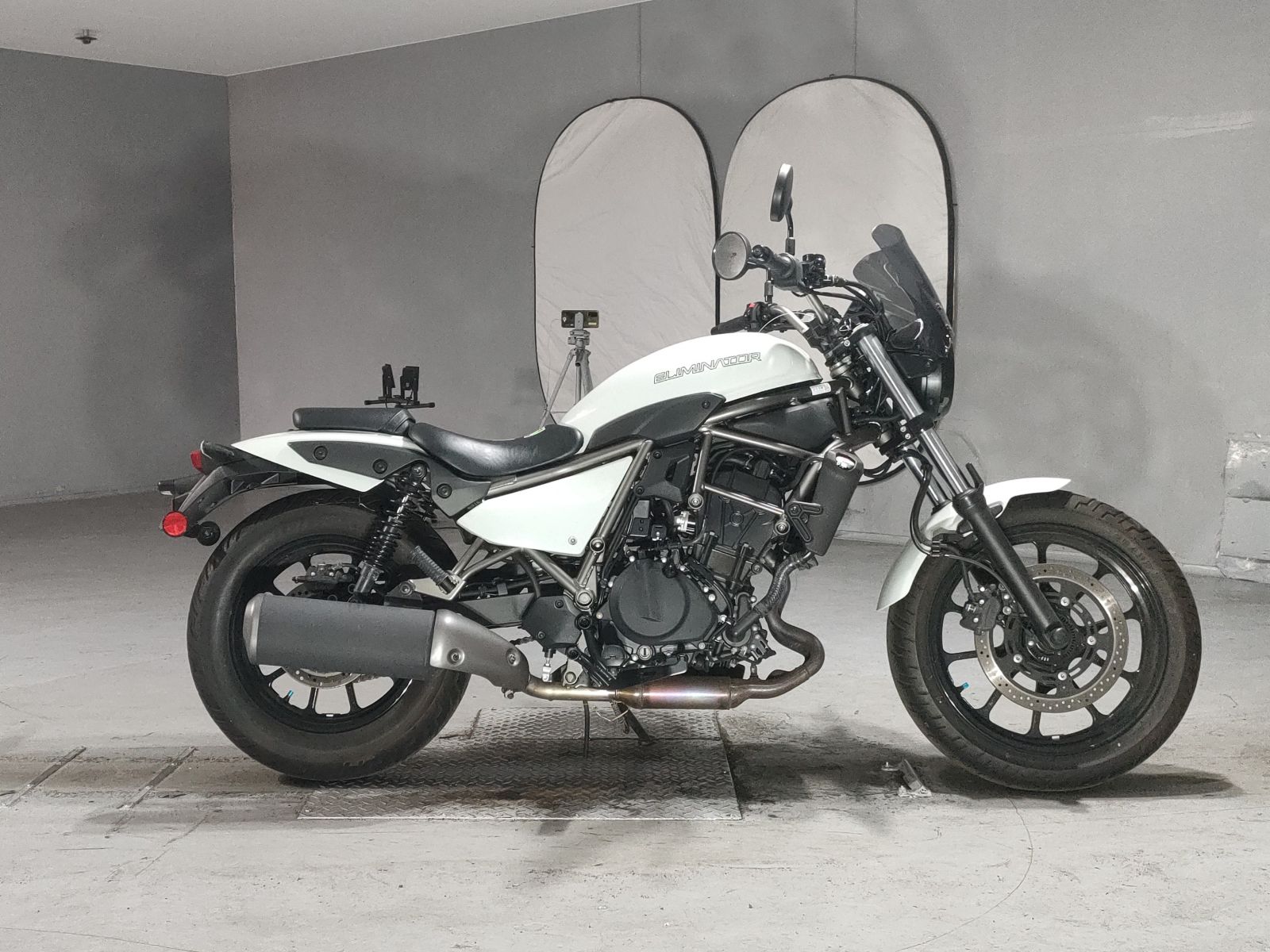 Kawasaki ELIMINATOR 400-1
