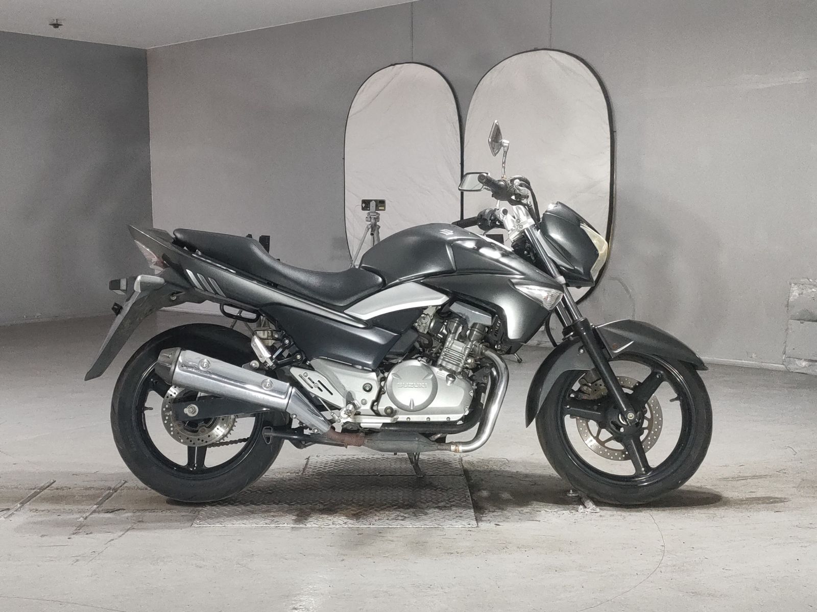 Suzuki GSR250