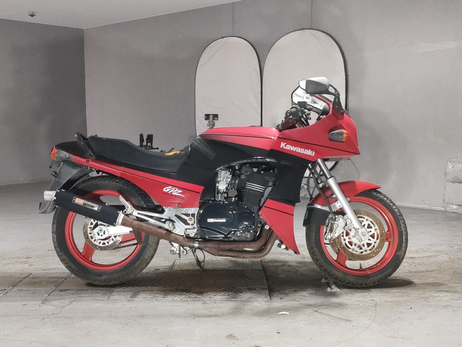 Kawasaki GPZ900R