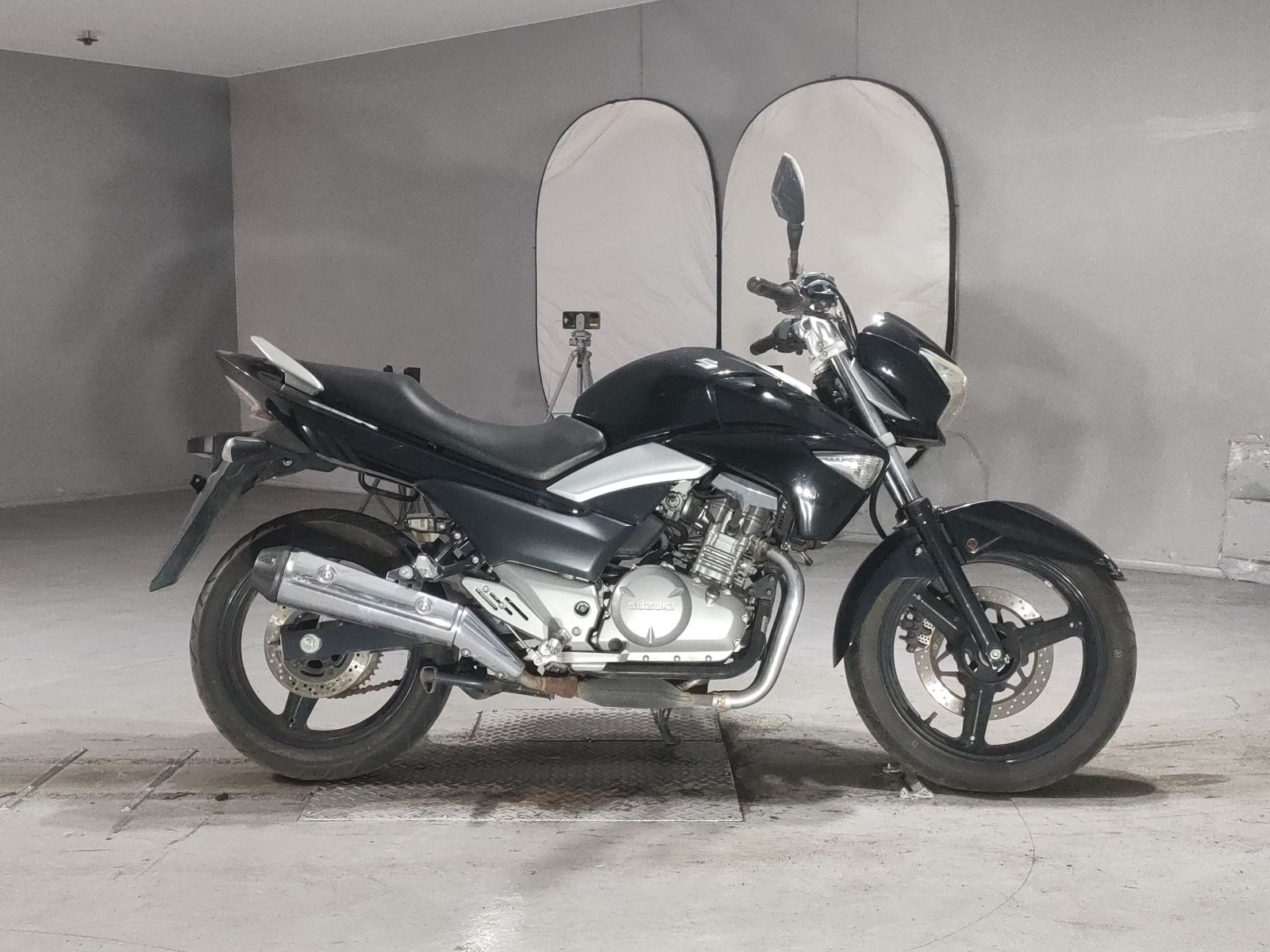 Suzuki GSR250