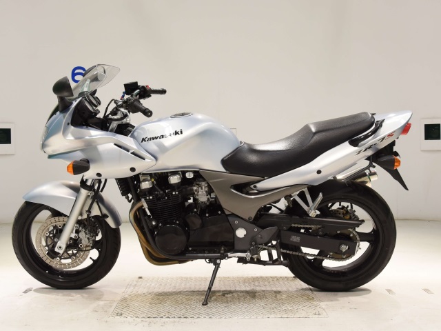 Kawasaki ZR-7S