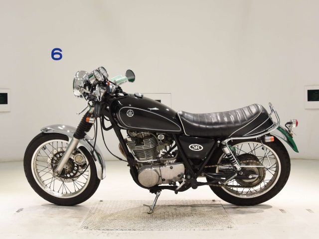 Yamaha SR400-3