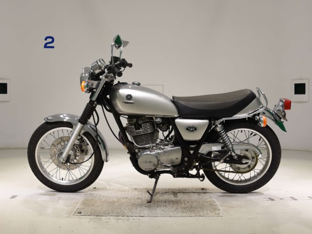 Yamaha SR400-3