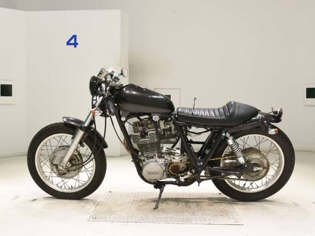 Yamaha SR400-2
