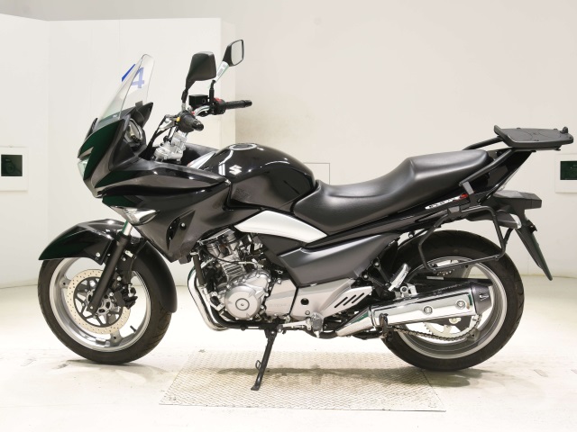 Suzuki GSR250S