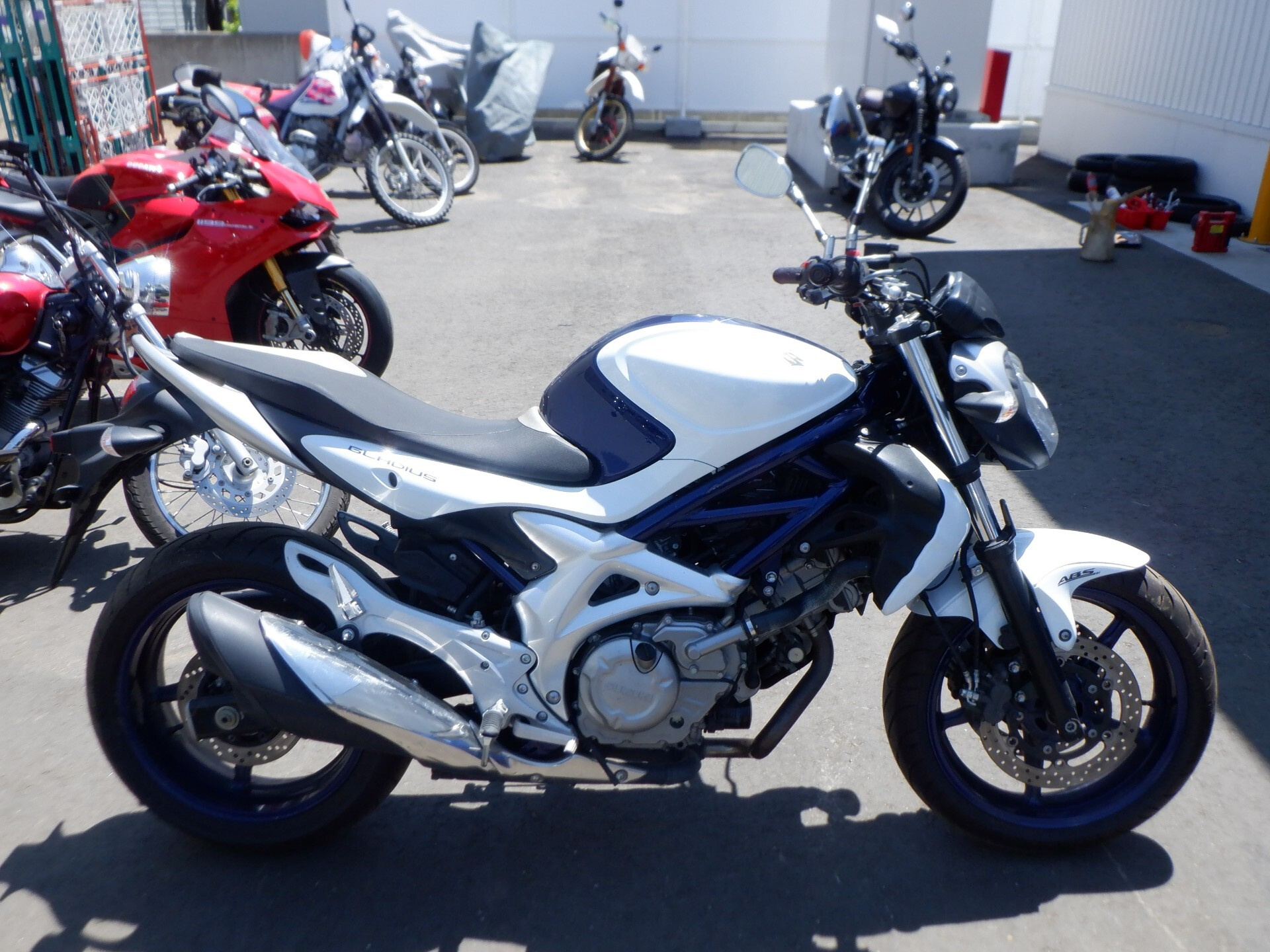 Suzuki GLADIUS400 ABS